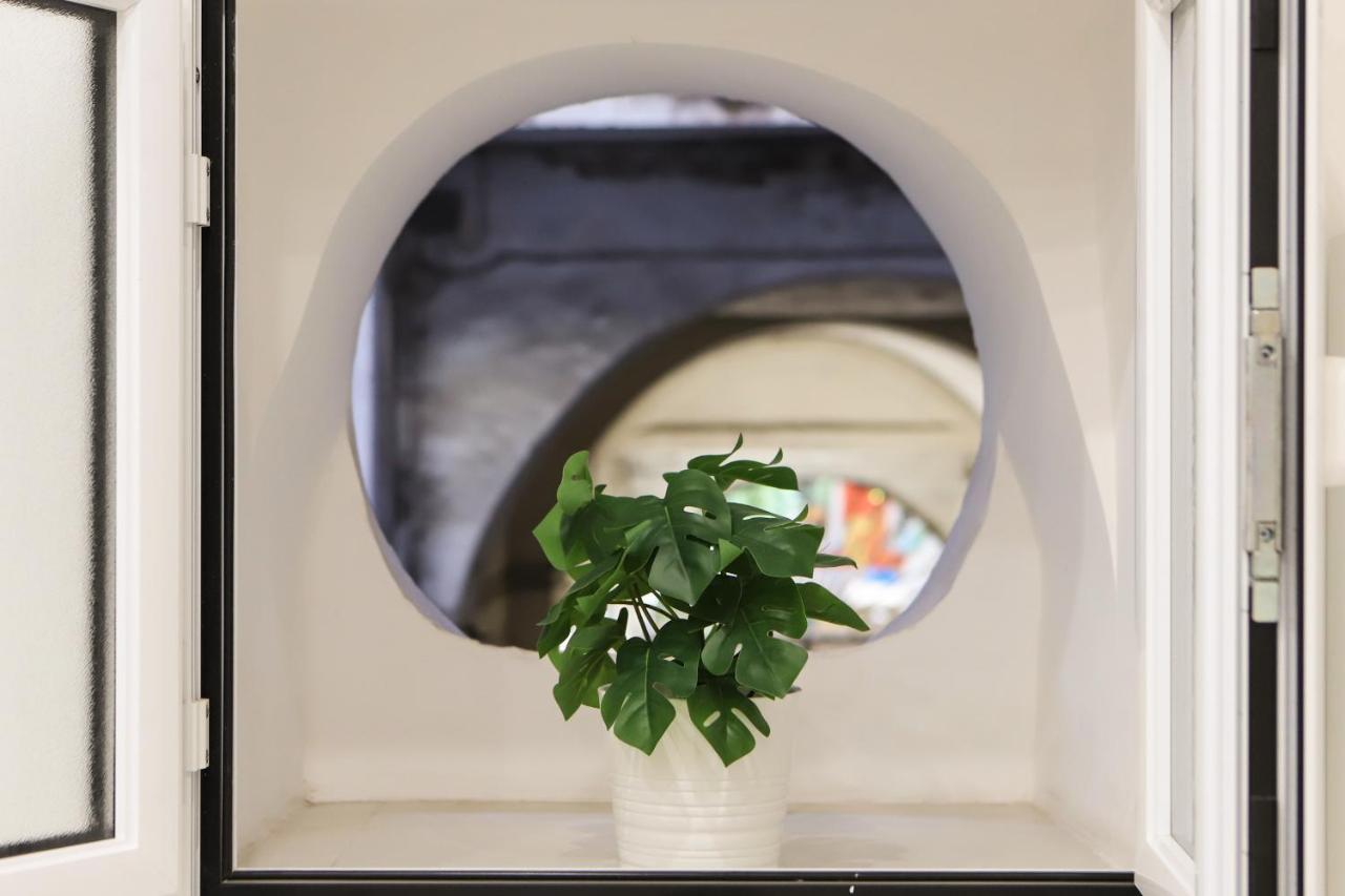 Cozy Apartment In Piazza Cavour By Wonderful Italy 나폴리 외부 사진